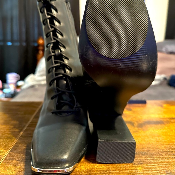 Steve Madden Boots - Picture 6 of 6